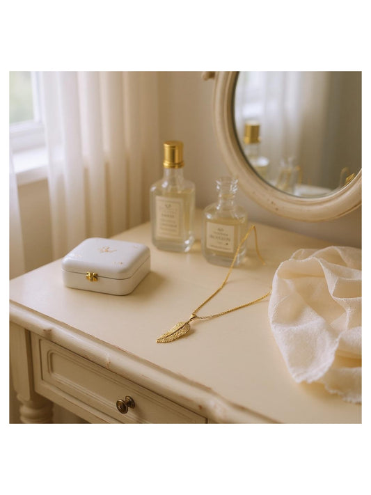 18K Gold Colour Polish Leaf Shappe Pendant with Chain and Extension